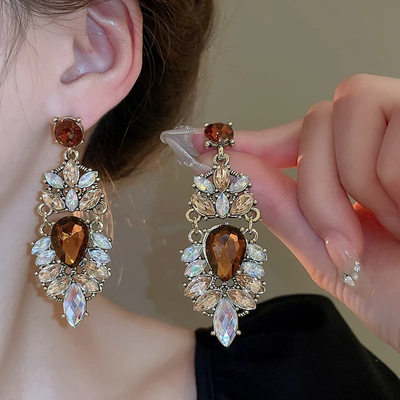 Vintage Full Rhinestone Women's Earrings Luxury Leaf Shaped Palace Earrings European And American Ear Jewelry For Party Wedding