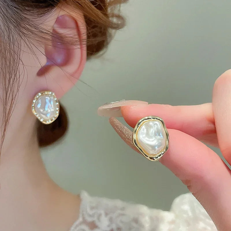 Irregular Baroque Pleated Imitation Pearl Stud Earrings For Women French Retro Temperament Earrings Gentle Jewelry Accessories N