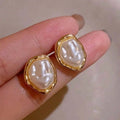 Irregular Baroque Pleated Imitation Pearl Stud Earrings For Women French Retro Temperament Earrings Gentle Jewelry Accessories N